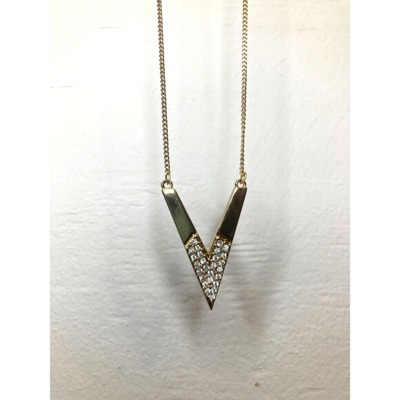 EXPRESS Gold Tone Chevron Arrow Letter V Rhinestone Accent Necklace 16" NEW - Picture 2 of 5
